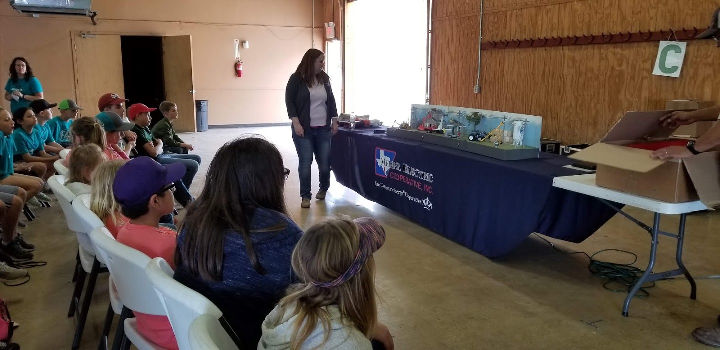 Medina Electric Booth at AG Day 4th Grade Students at Medina Electric Booth